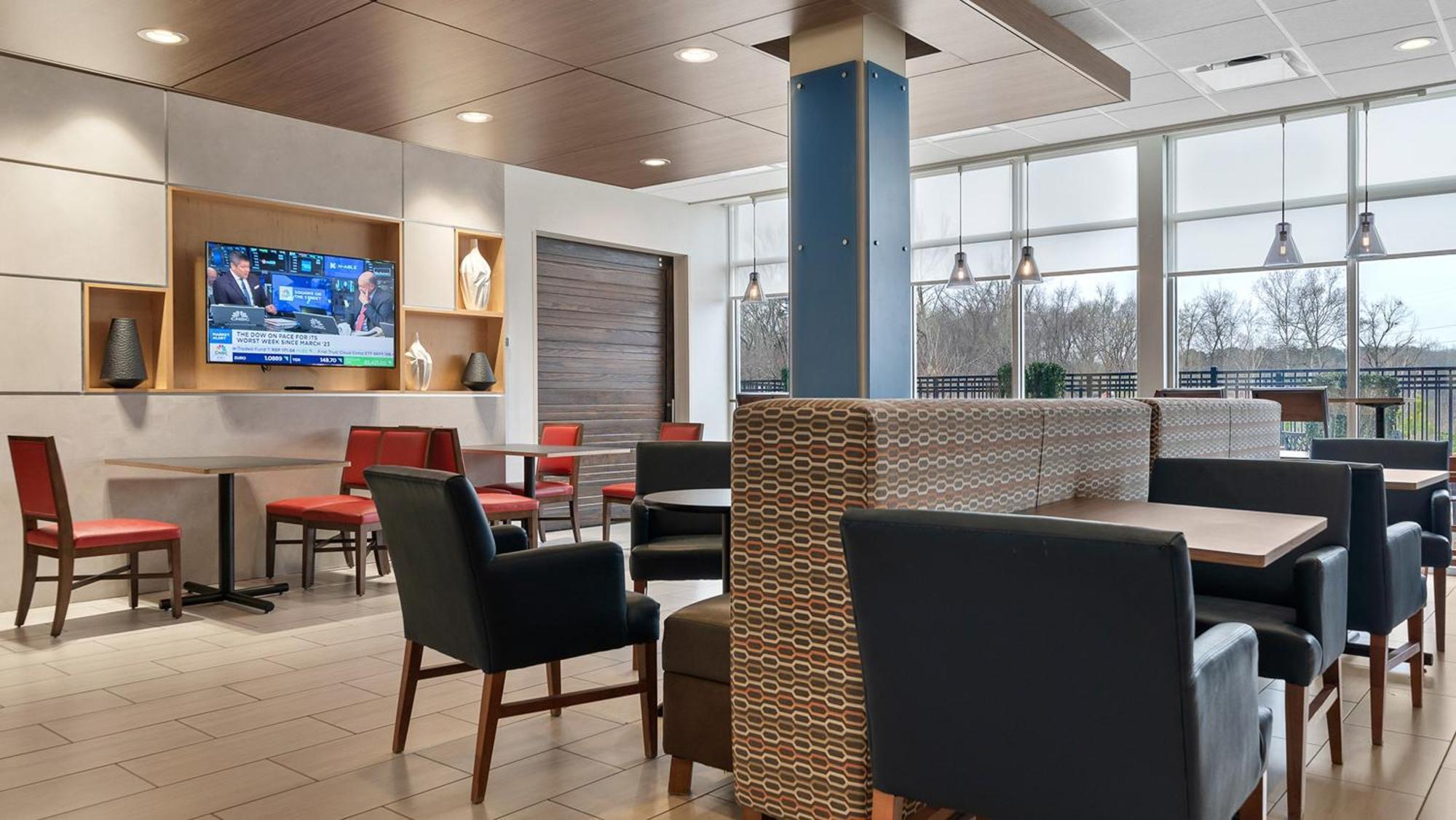 Holiday Inn Express & Suites Macon North By Ihg Exterior foto