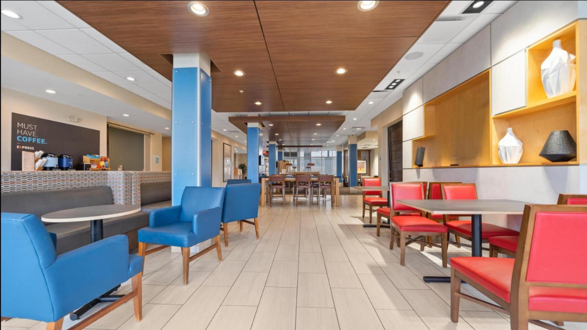 Holiday Inn Express & Suites Macon North By Ihg Exterior foto
