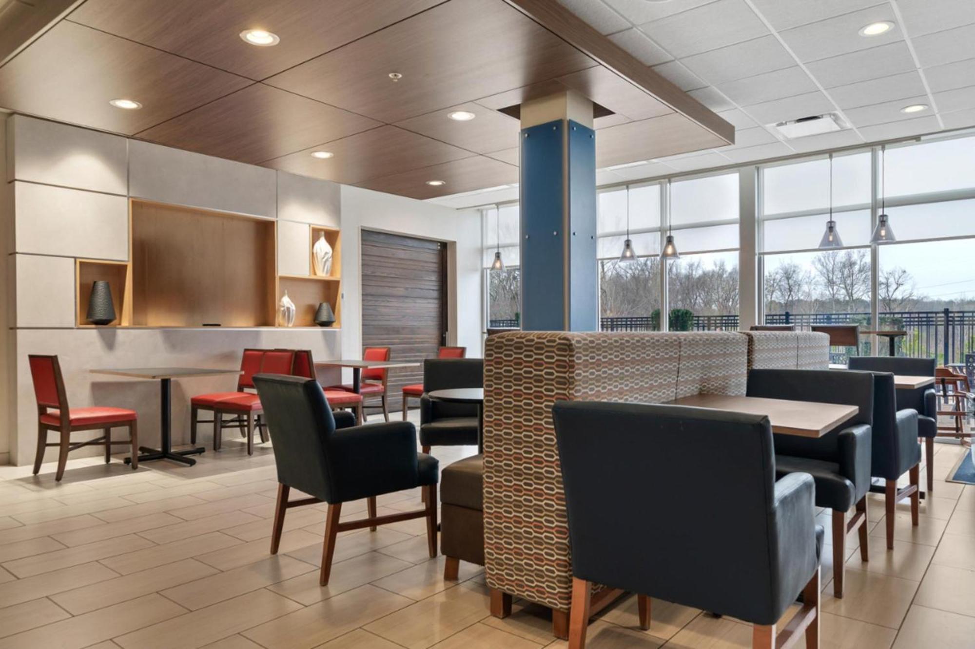 Holiday Inn Express & Suites Macon North By Ihg Exterior foto